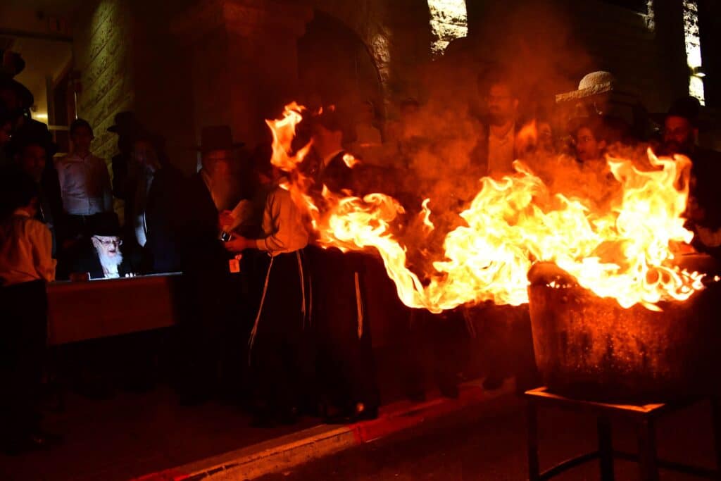 מרן ראש הישיבה הגרמ"צ ברגמן העלה את האבוקה