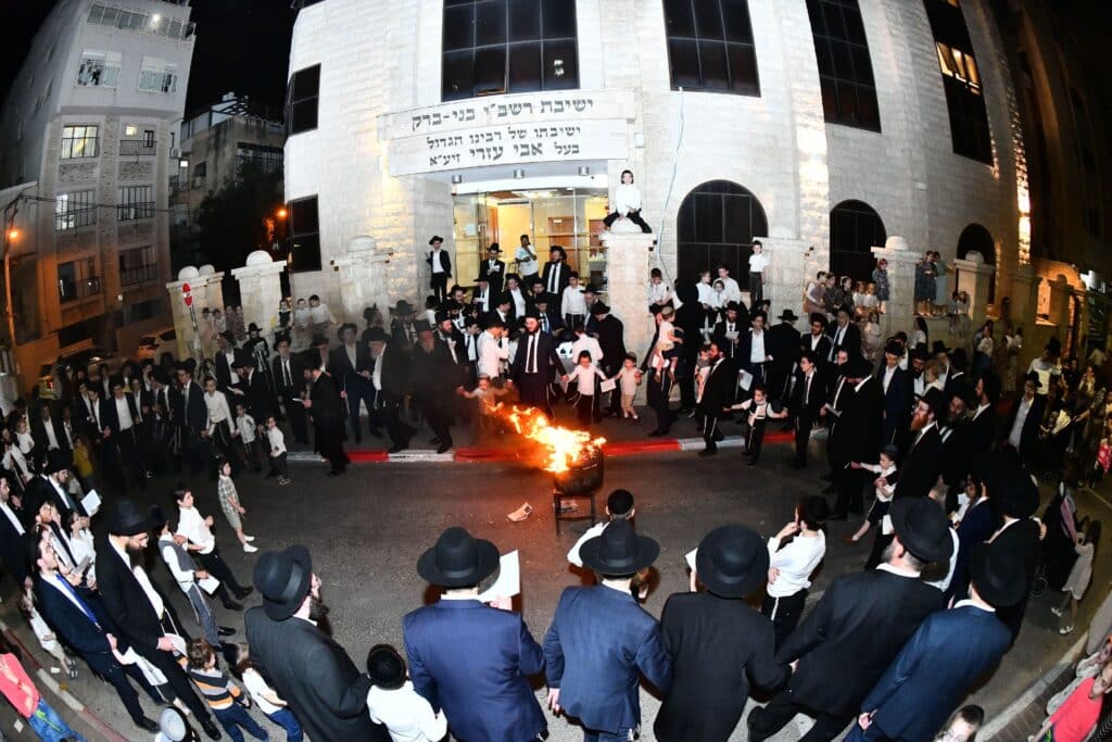 מרן ראש הישיבה הגרמ"צ ברגמן העלה את האבוקה