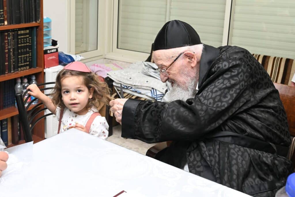 מרן ראש הישיבה הגרמ"צ ברגמן העלה את האבוקה