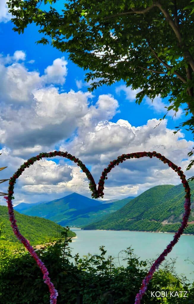 מָה רַבּוּ מַעֲשֶׂיךָ ה': הצלם המוכשר קובי כץ בתיעוד מרהיב מנופיה הקסומים של גאורגיה