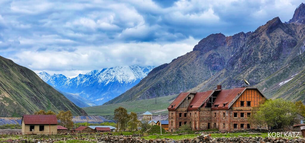 מָה רַבּוּ מַעֲשֶׂיךָ ה': הצלם המוכשר קובי כץ בתיעוד מרהיב מנופיה הקסומים של גאורגיה