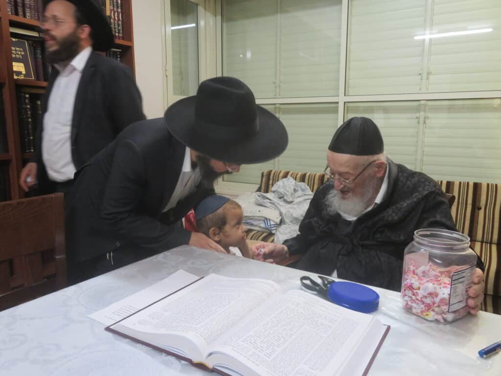 מרן ראש הישיבה הגרמ"צ ברגמן העלה את האבוקה