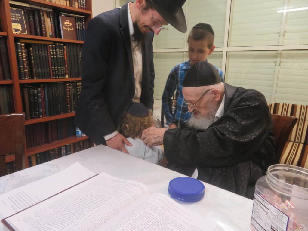 מרן ראש הישיבה הגרמ"צ ברגמן העלה את האבוקה