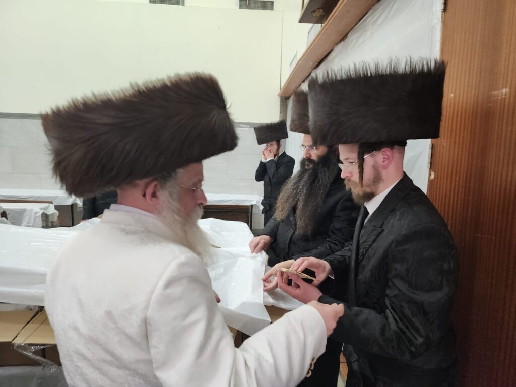 חג הפסח של האדמו"ר מנדבורנה ירושלים