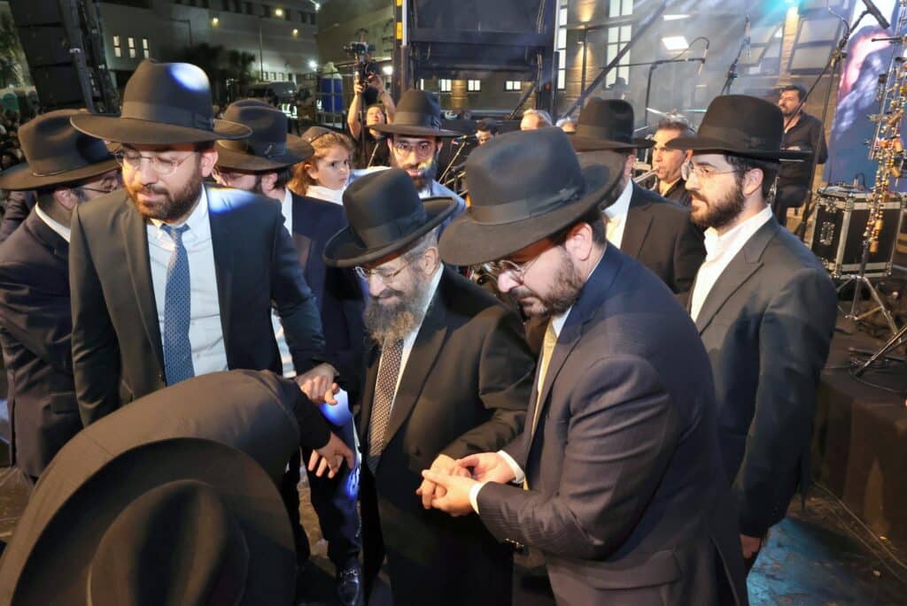 גדולי התורה הדליקו את בני ברק