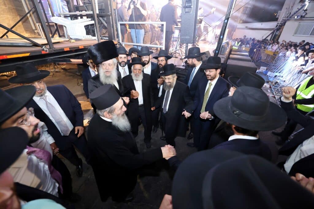 גדולי התורה הדליקו את בני ברק