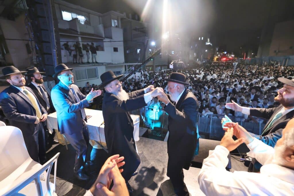 גדולי התורה הדליקו את בני ברק