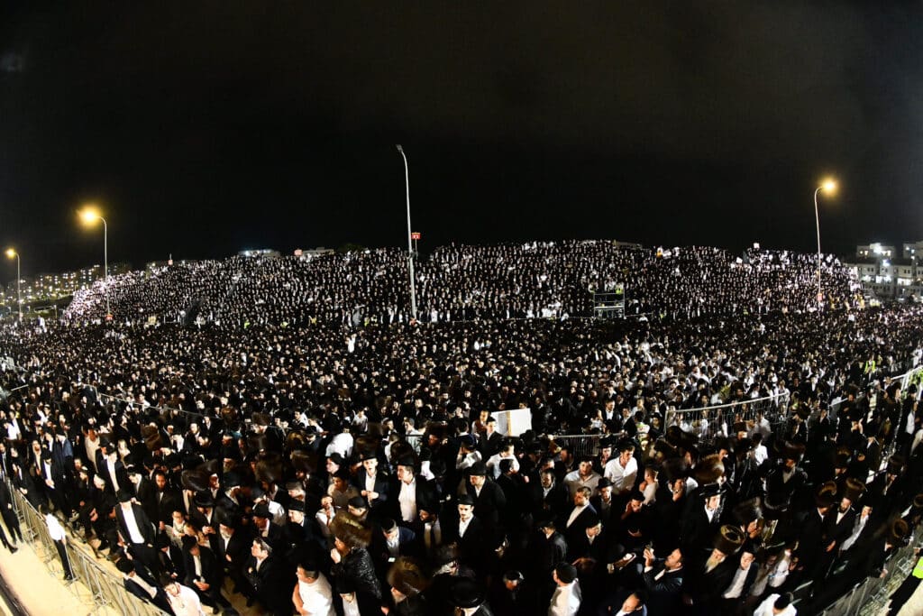 יבטל כל הגזרות: רבבות רקדו עם המשפיע בבית שמש