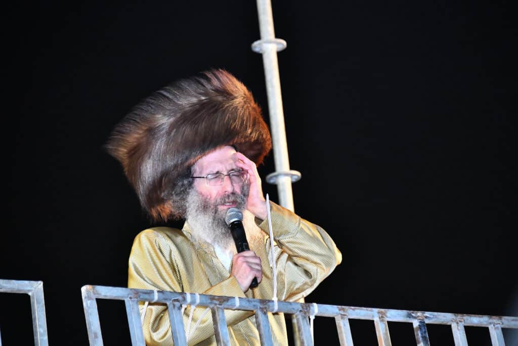 יבטל כל הגזרות: רבבות רקדו עם המשפיע בבית שמש