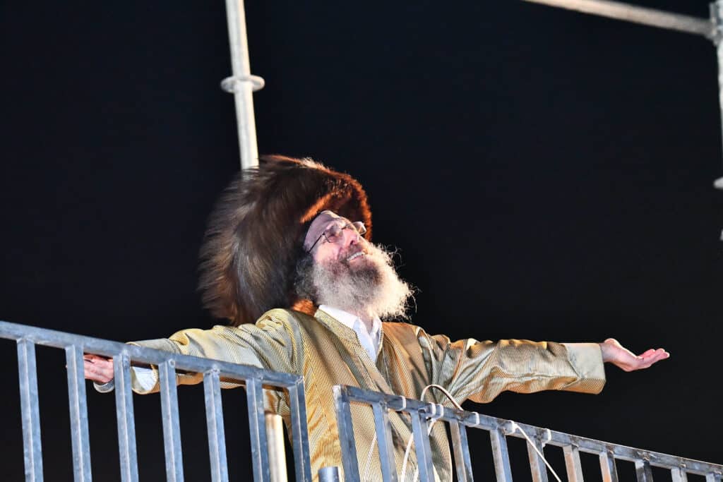 יבטל כל הגזרות: רבבות רקדו עם המשפיע בבית שמש