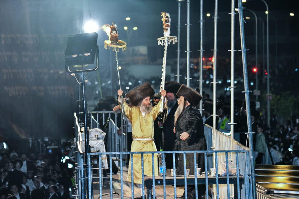 יבטל כל הגזרות: רבבות רקדו עם המשפיע בבית שמש