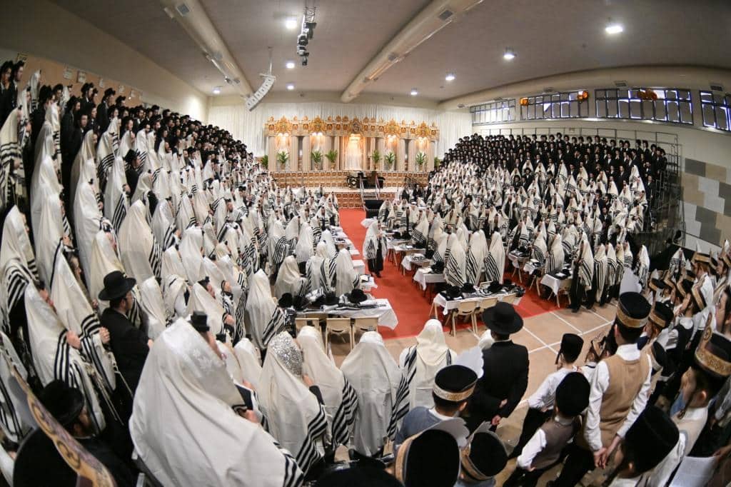 חץ וקשת: הרבי מויז'ניץ הדליק עם החסידים