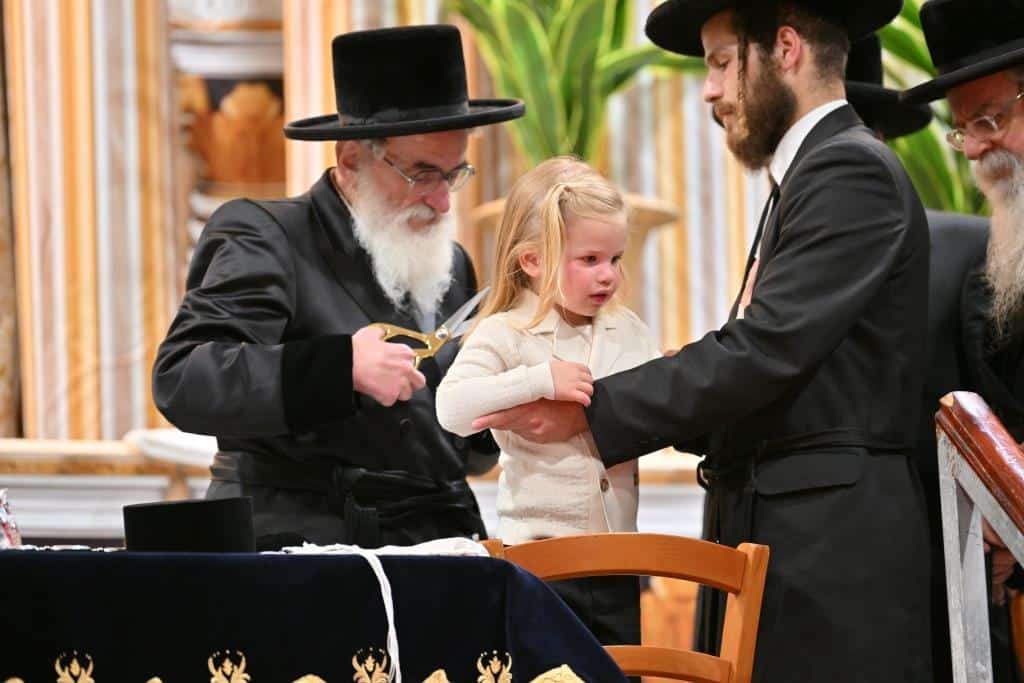 חץ וקשת: הרבי מויז'ניץ הדליק עם החסידים