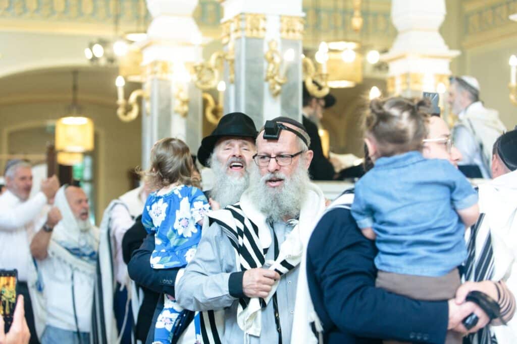 באיחור של 50 שנה: הבכיר ההונגרי חגג את בר המצווה 