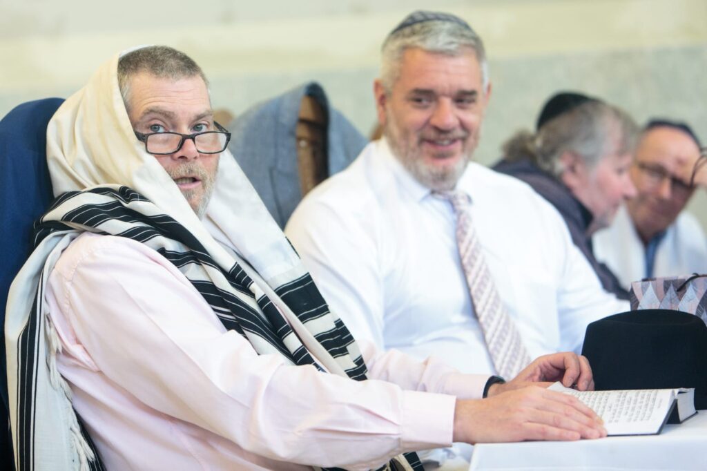 באיחור של 50 שנה: הבכיר ההונגרי חגג את בר המצווה 