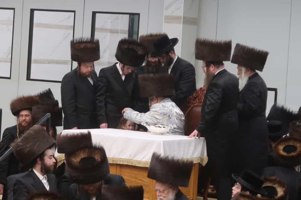 סאטמאר: רבבות חגגו בקרית יואל במעמד ההדלקה