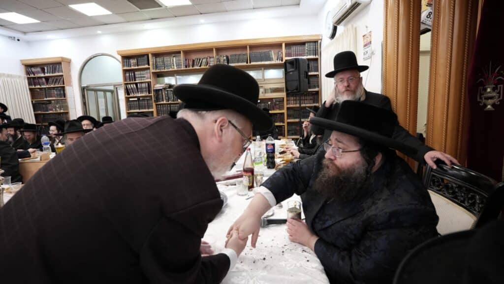 לרגל הירצאייט: האדמו"ר מצאנז זימגראד ערך טיש