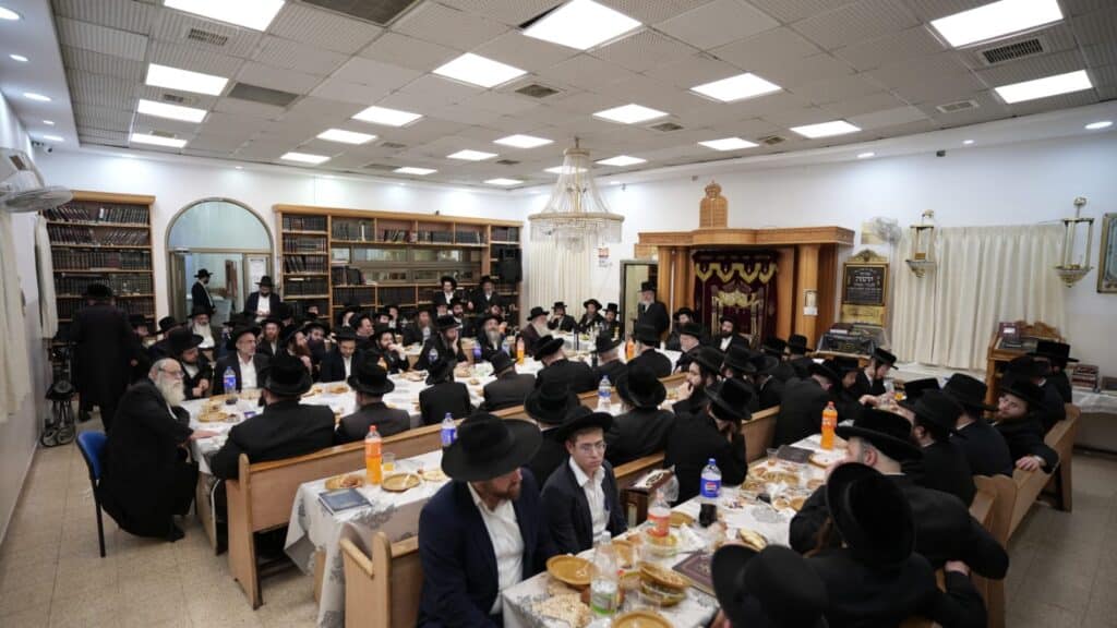 לרגל הירצאייט: האדמו"ר מצאנז זימגראד ערך טיש