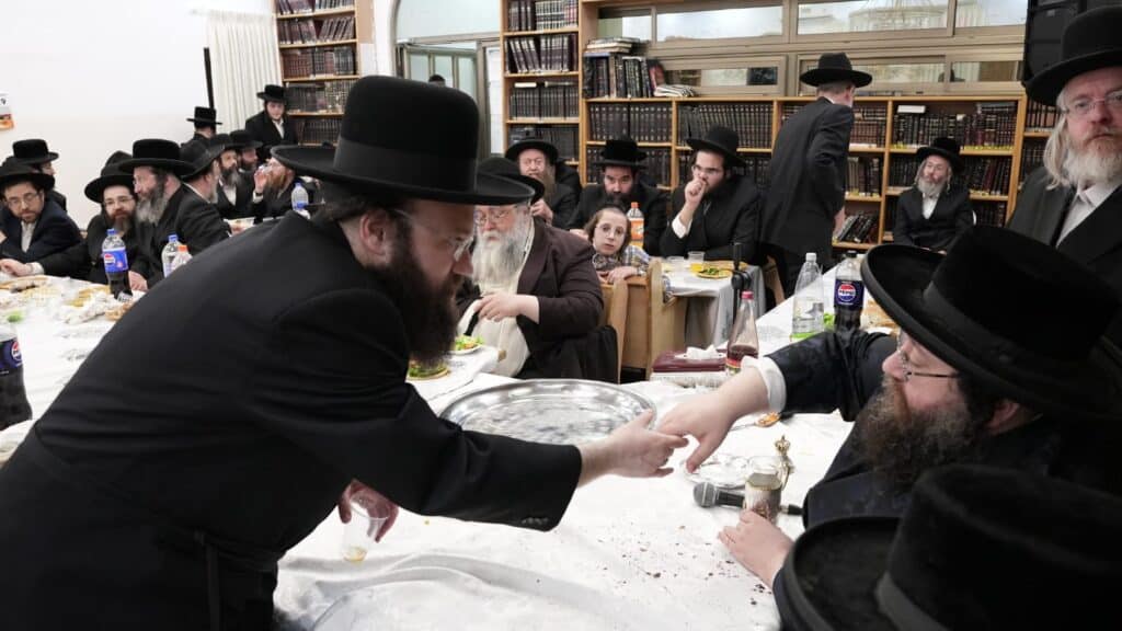 לרגל הירצאייט: האדמו"ר מצאנז זימגראד ערך טיש