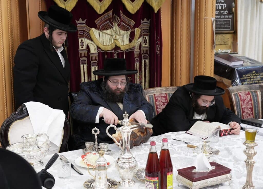 לרגל הירצאייט: האדמו"ר מצאנז זימגראד ערך טיש