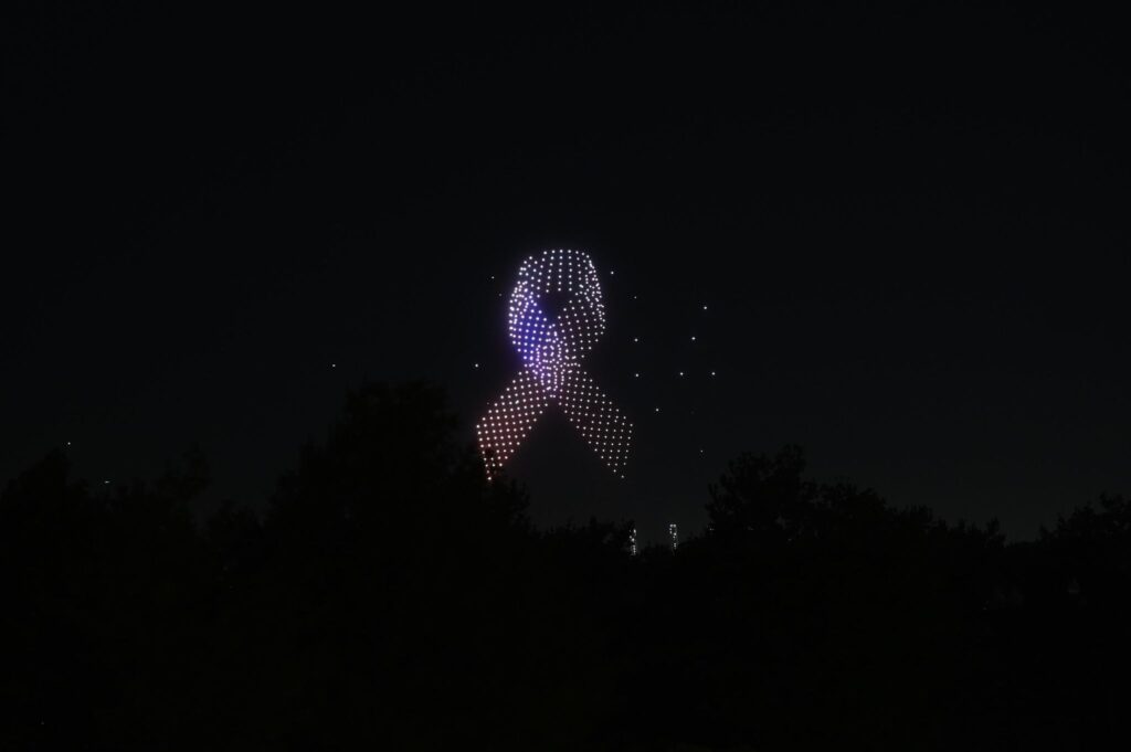 למען החטופים: מופע ענק של 500 רחפנים במרכז ניו יורק