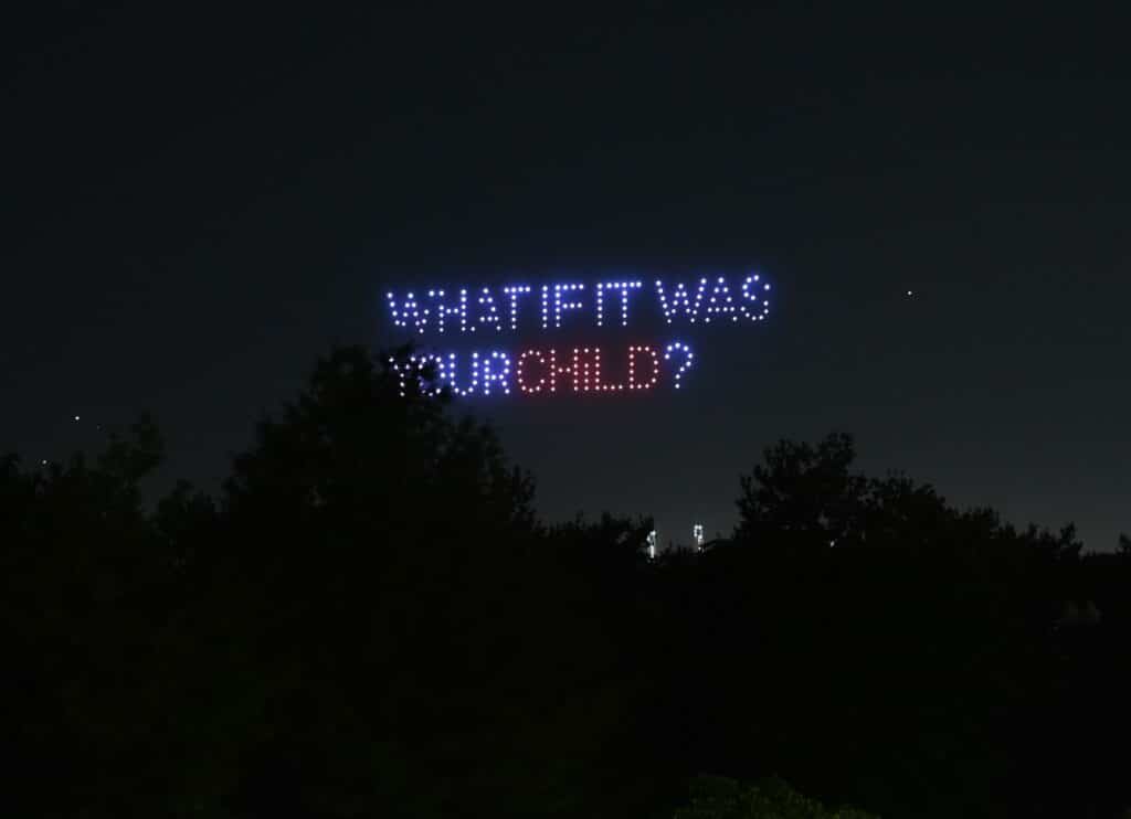 למען החטופים: מופע ענק של 500 רחפנים במרכז ניו יורק