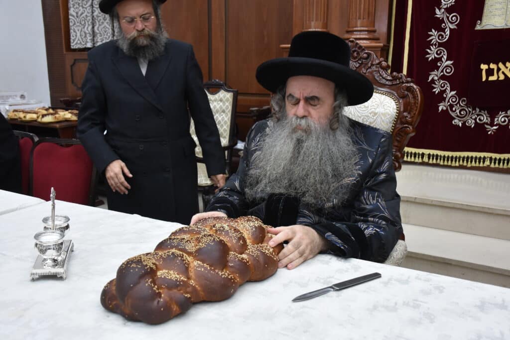 בשיכון ג': סעודת הילולה אצל גאב"ד צאנז 