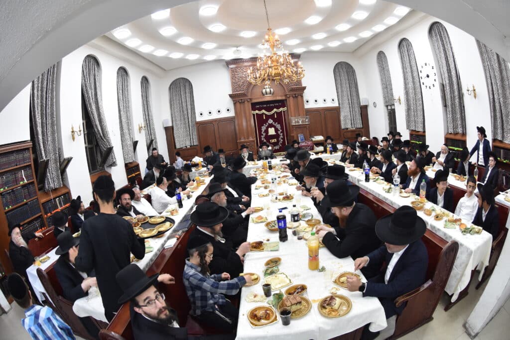 בשיכון ג': סעודת הילולה אצל גאב"ד צאנז 
