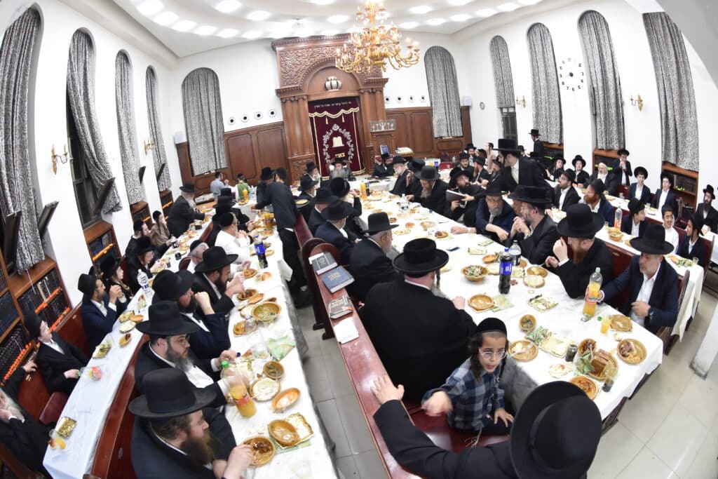 בשיכון ג': סעודת הילולה אצל גאב"ד צאנז 