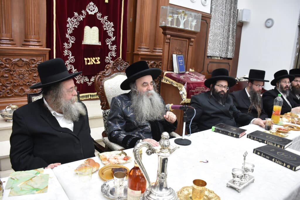 בשיכון ג': סעודת הילולה אצל גאב"ד צאנז 