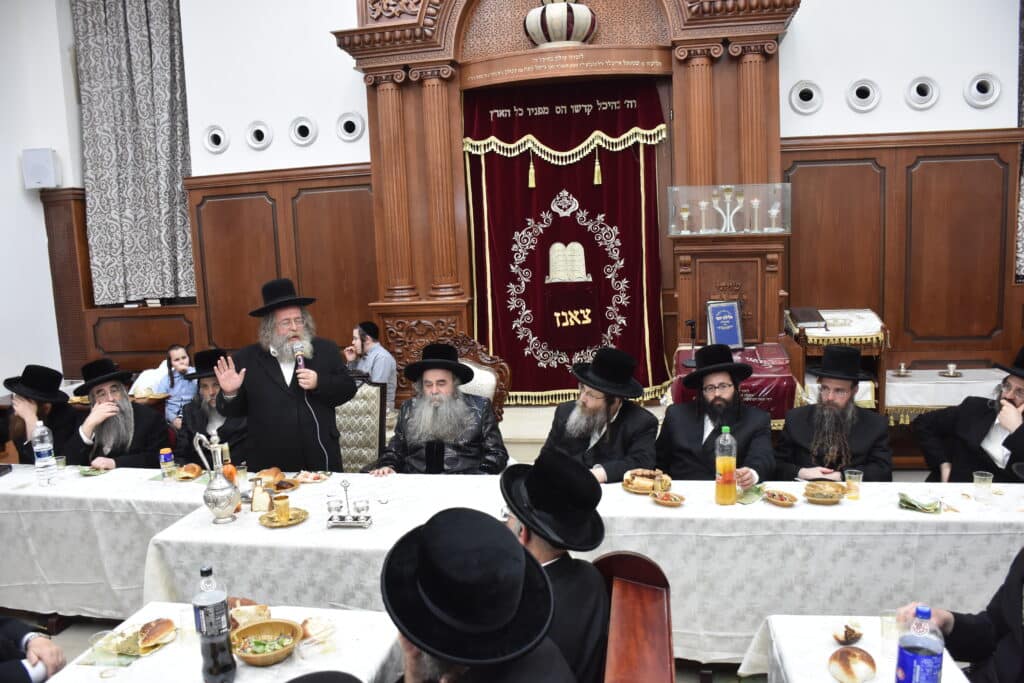 בשיכון ג': סעודת הילולה אצל גאב"ד צאנז 