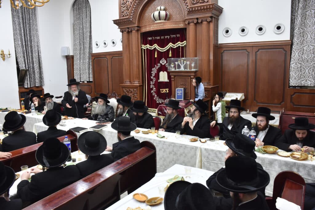 בשיכון ג': סעודת הילולה אצל גאב"ד צאנז 