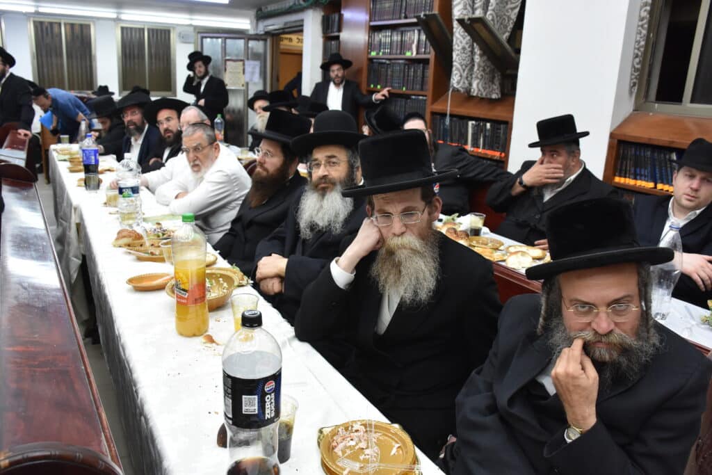 בשיכון ג': סעודת הילולה אצל גאב"ד צאנז 