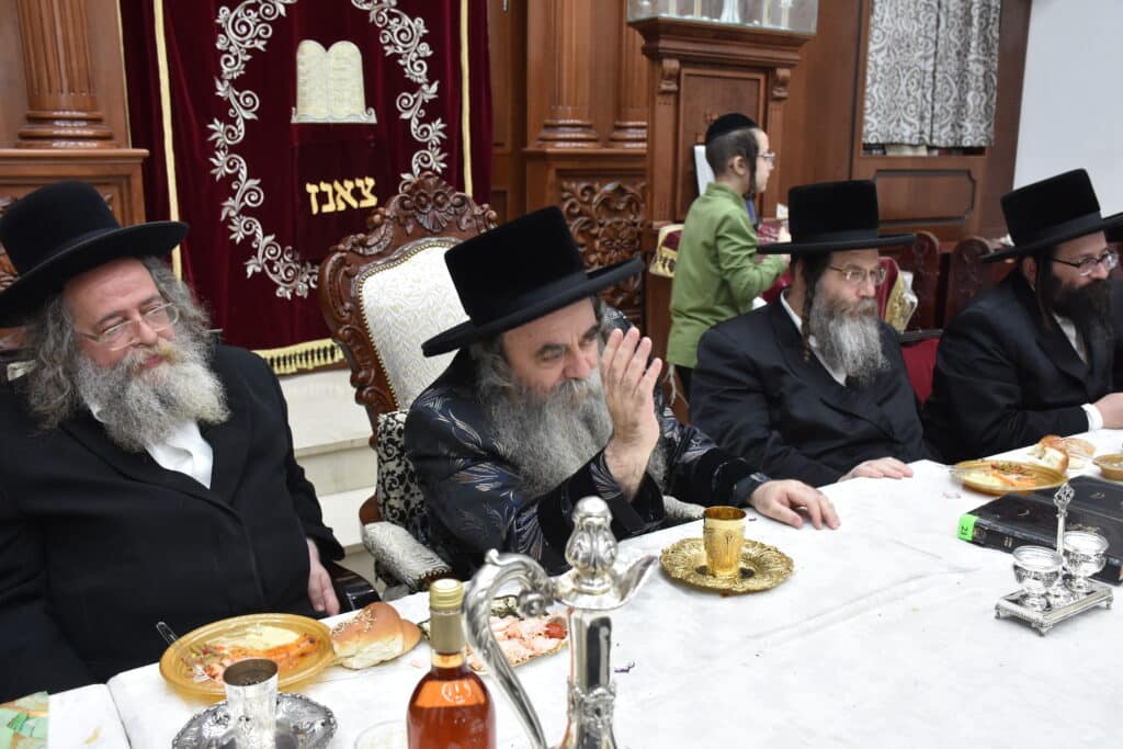 בשיכון ג': סעודת הילולה אצל גאב"ד צאנז 