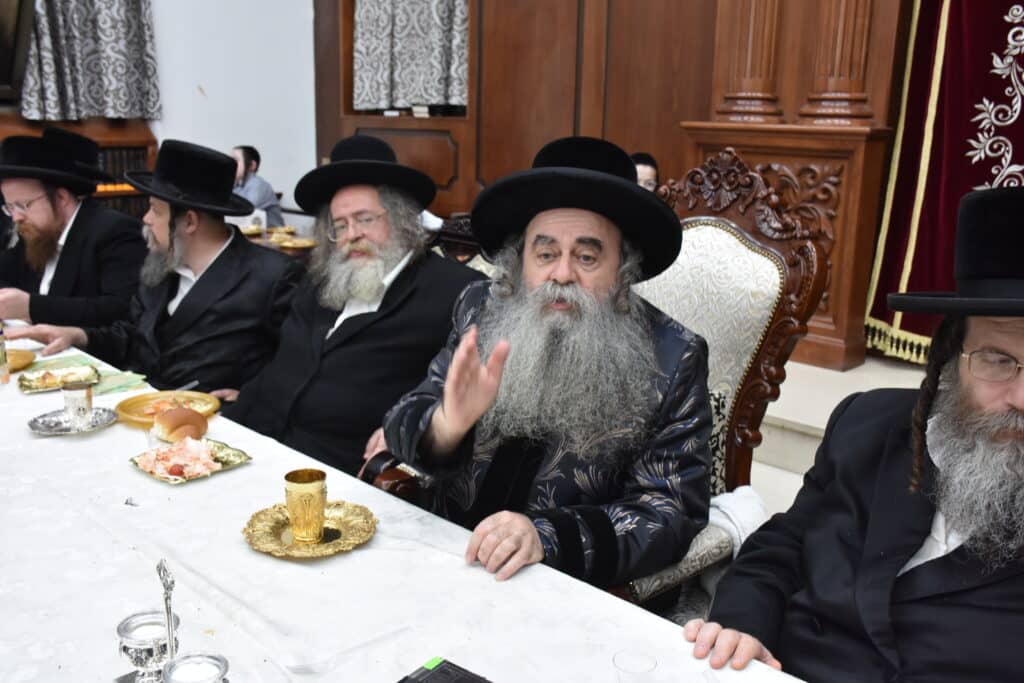 בשיכון ג': סעודת הילולה אצל גאב"ד צאנז 