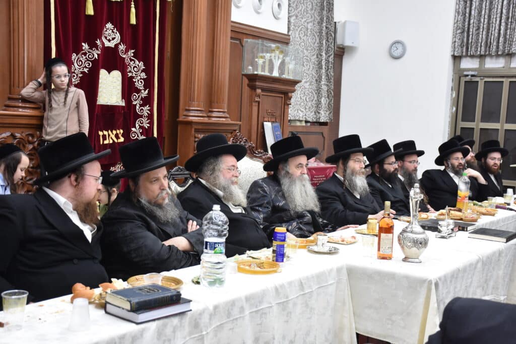 בשיכון ג': סעודת הילולה אצל גאב"ד צאנז 