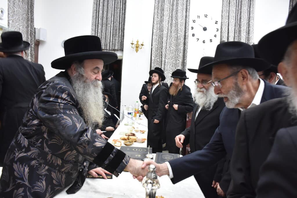 בשיכון ג': סעודת הילולה אצל גאב"ד צאנז 