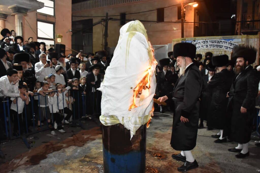 הצית את האש: ההדלקה של האדמו"ר מאשלג