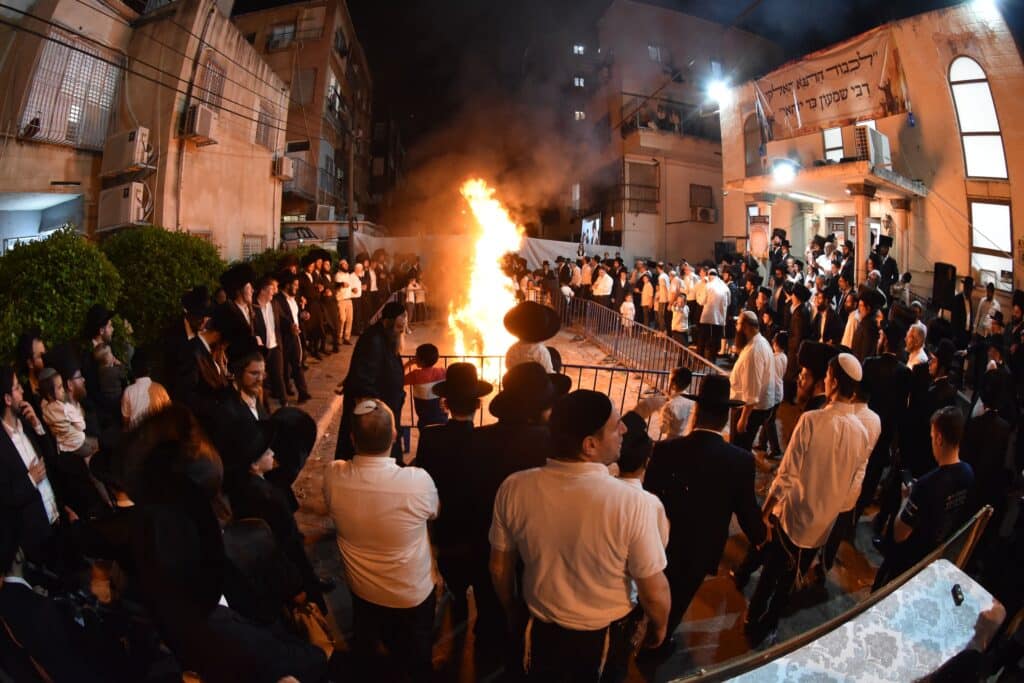 הצית את האש: ההדלקה של האדמו"ר מאשלג