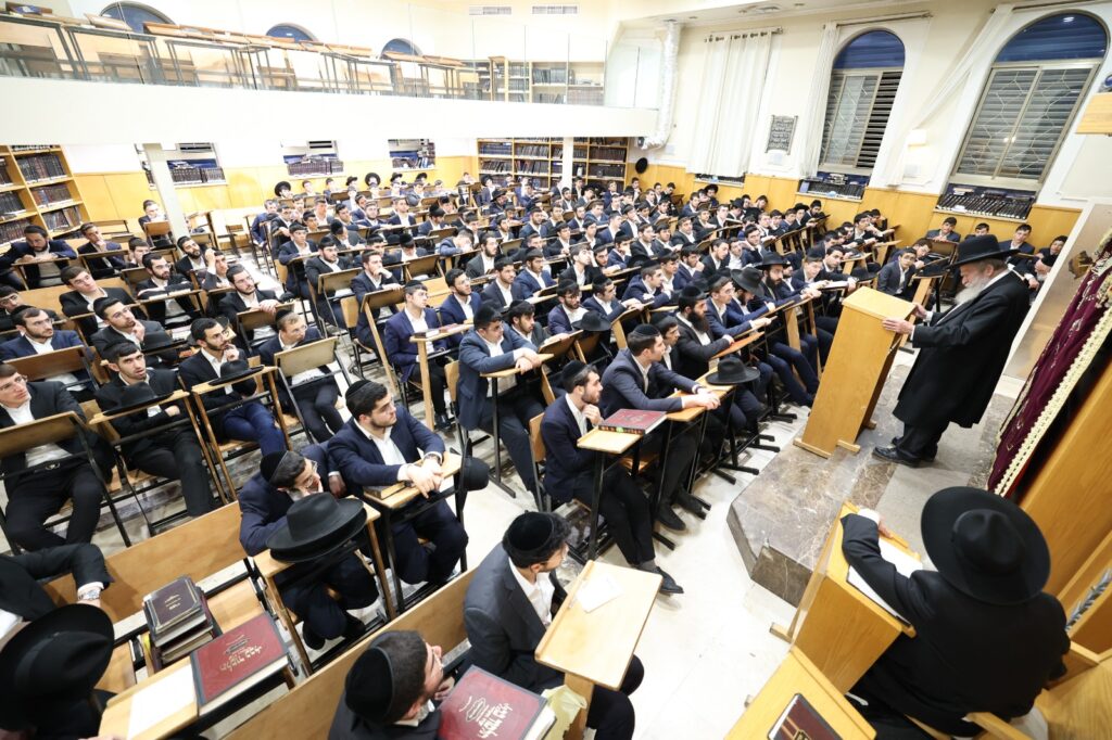 לקראת מתן תורה: חבר המועצת חיזק את בחורי הישיבה