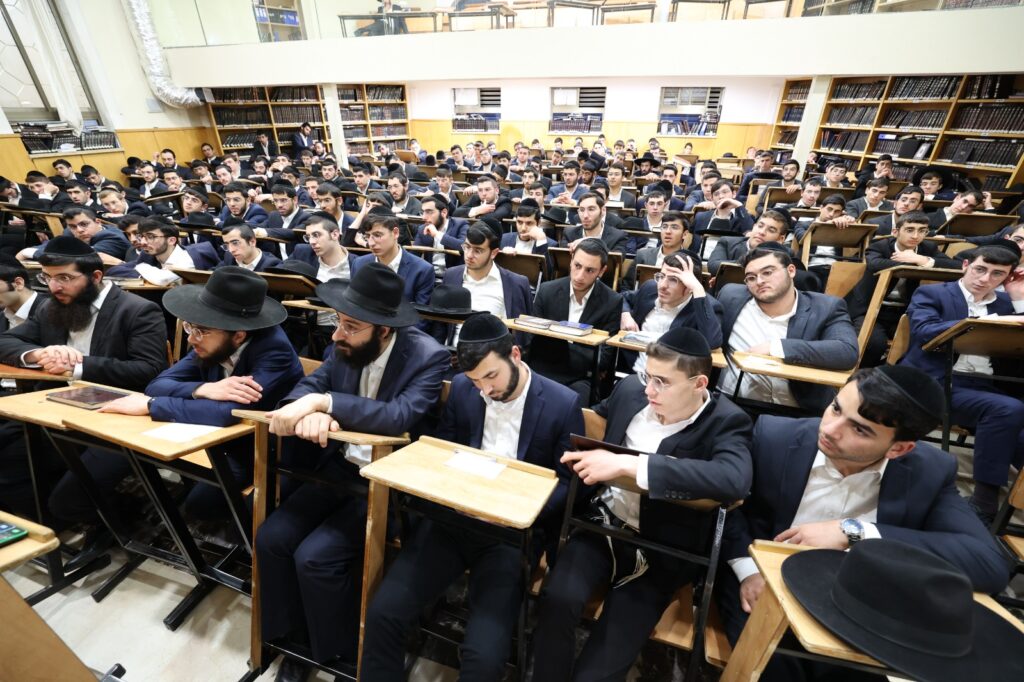 לקראת מתן תורה: חבר המועצת חיזק את בחורי הישיבה