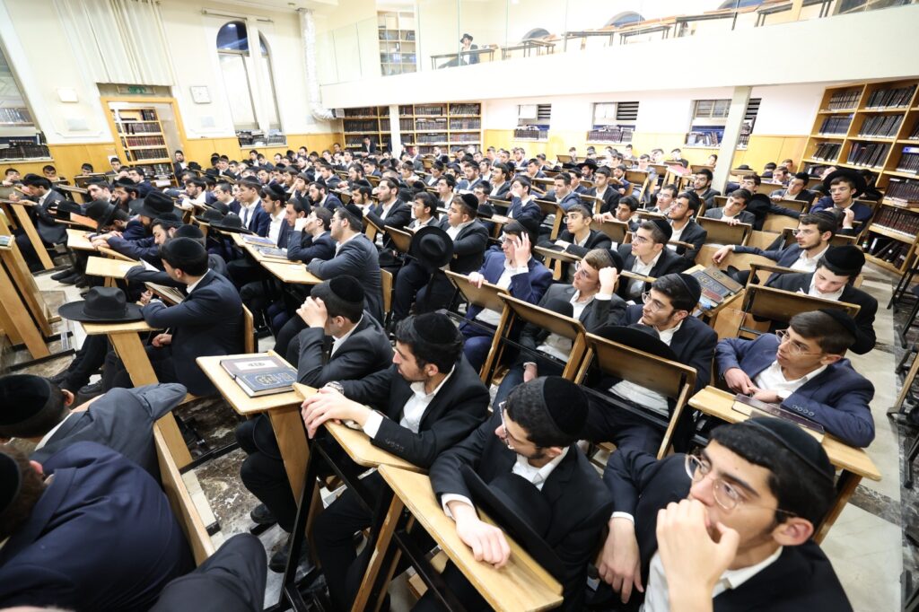 לקראת מתן תורה: חבר המועצת חיזק את בחורי הישיבה