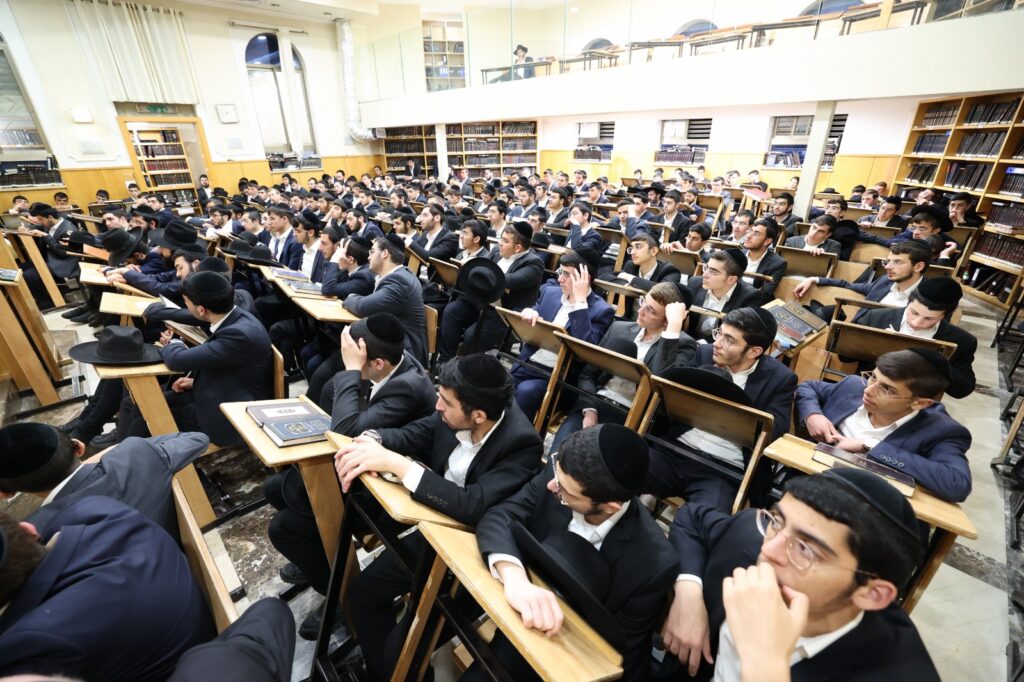 לקראת מתן תורה: חבר המועצת חיזק את בחורי הישיבה