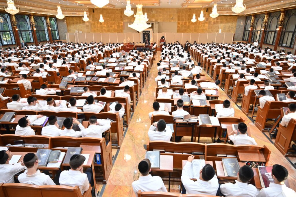 מרן הגר"ד לנדו: "צריכים להתחזק - רוצים לגזור עלינו נגד התורה"