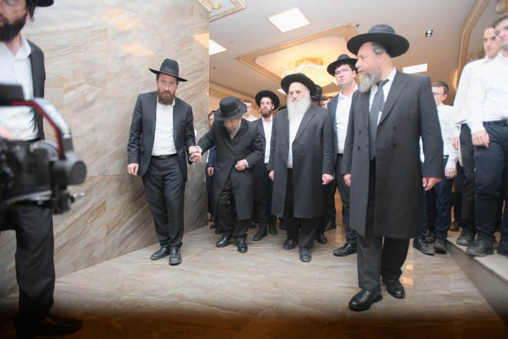 מרן הגר"ד לנדו: "צריכים להתחזק - רוצים לגזור עלינו נגד התורה"