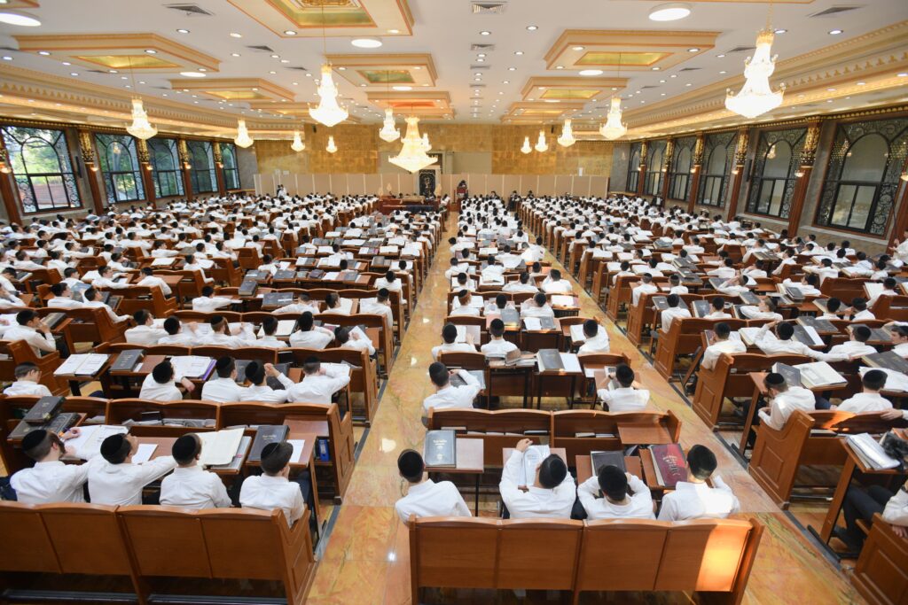 מרן הגר"ד לנדו: "צריכים להתחזק - רוצים לגזור עלינו נגד התורה"