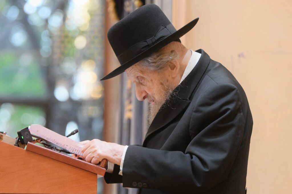 מרן הגר"ד לנדו: "צריכים להתחזק - רוצים לגזור עלינו נגד התורה"