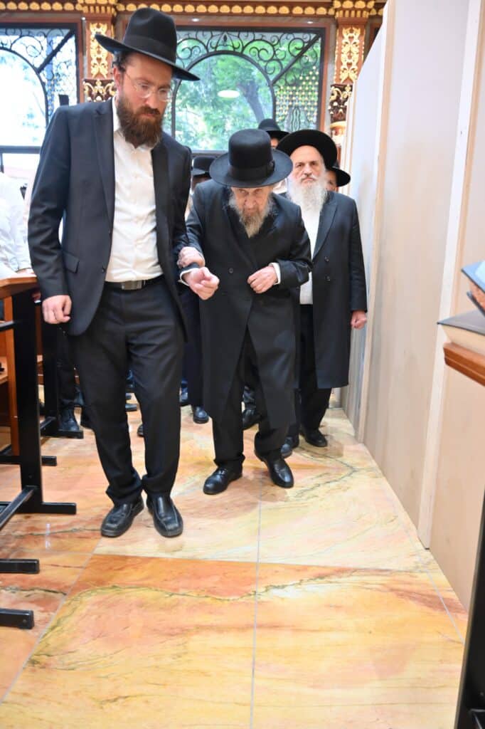 מרן הגר"ד לנדו: "צריכים להתחזק - רוצים לגזור עלינו נגד התורה"