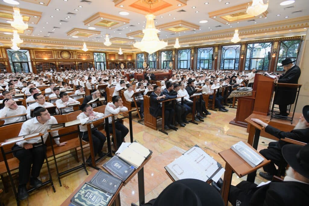 מרן הגר"ד לנדו: "צריכים להתחזק - רוצים לגזור עלינו נגד התורה"