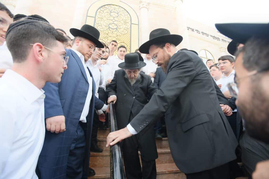 מרן הגר"ד לנדו: "צריכים להתחזק - רוצים לגזור עלינו נגד התורה"